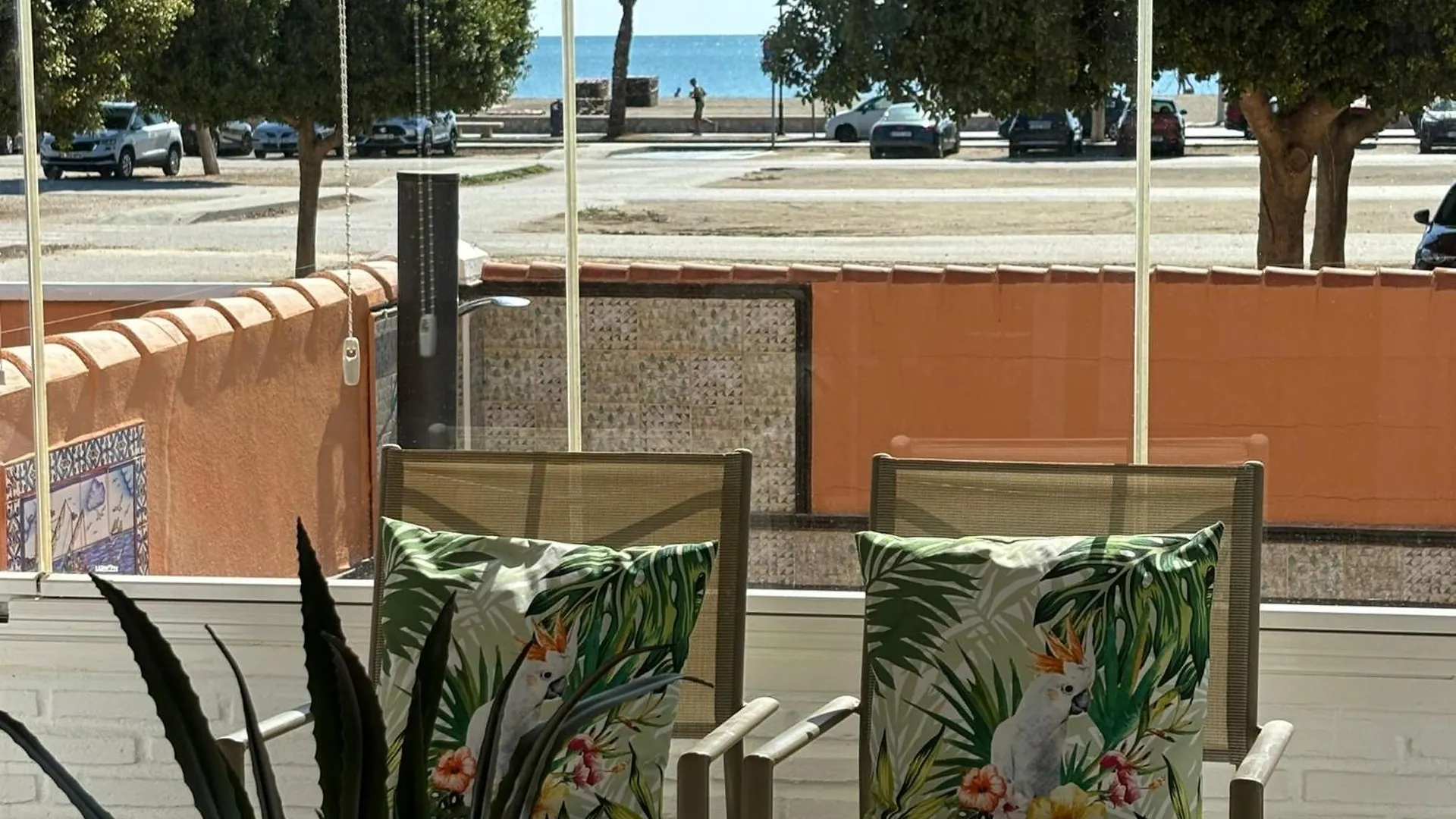 Villa Chalet Con Piscina Privada En Primera Linea De Playa Torremolinos