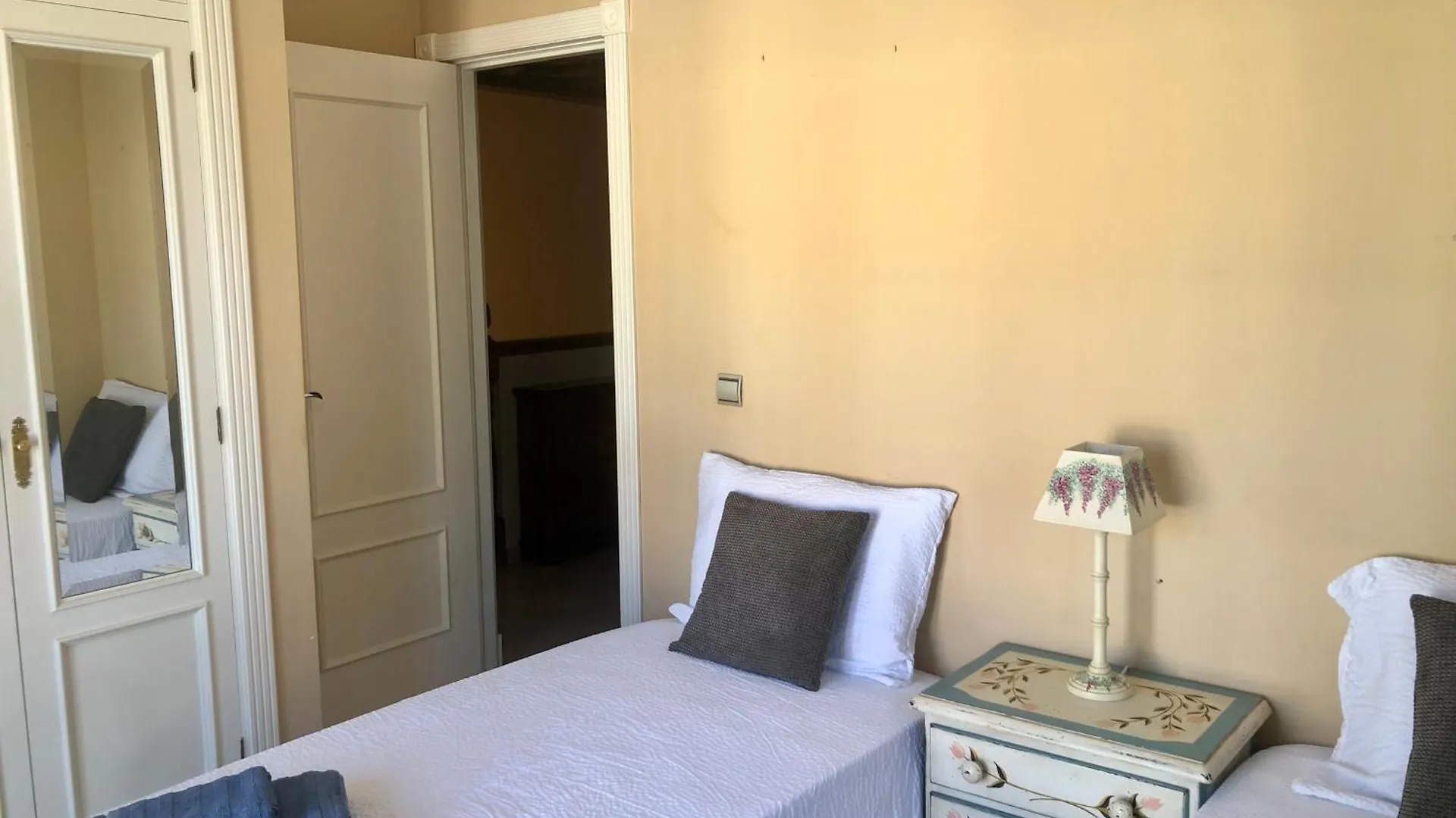Chalet Con Piscina Privada En Primera Linea De Playa Torremolinos