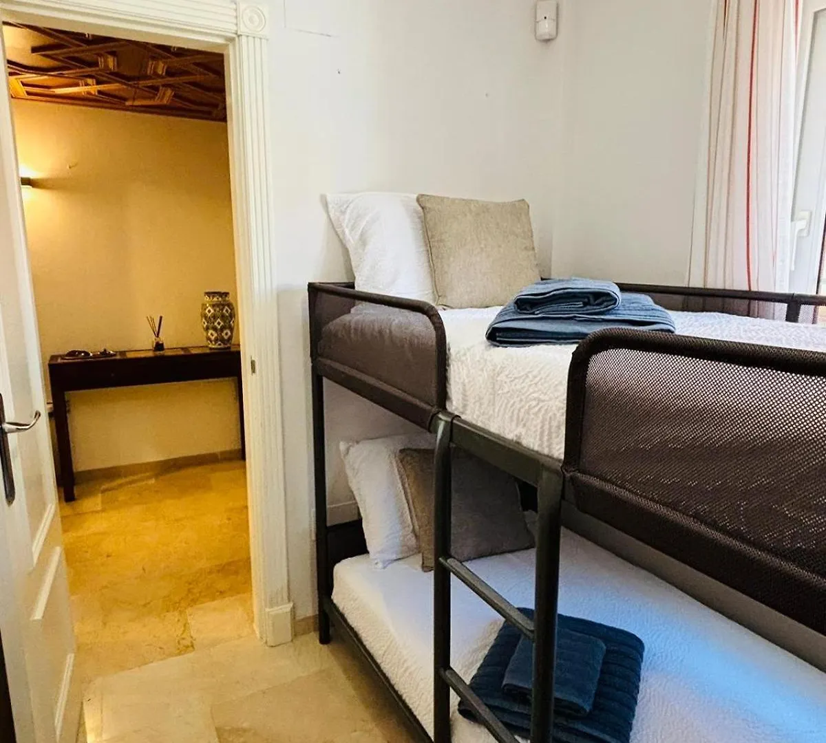 Villa Chalet Con Piscina Privada En Primera Linea De Playa Torremolinos