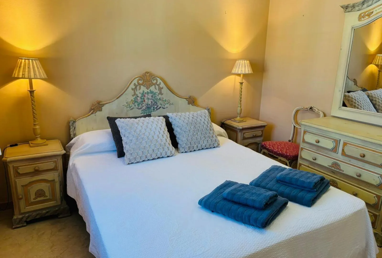 Villa Chalet Con Piscina Privada En Primera Linea De Playa Torremolinos España