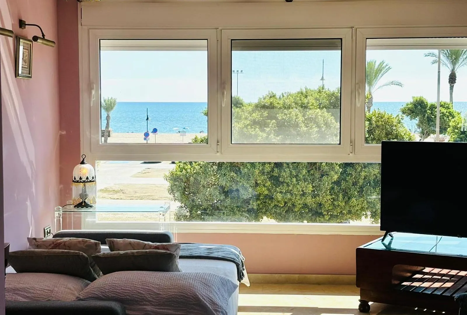 Chalet Con Piscina Privada En Primera Linea De Playa Torremolinos Villa