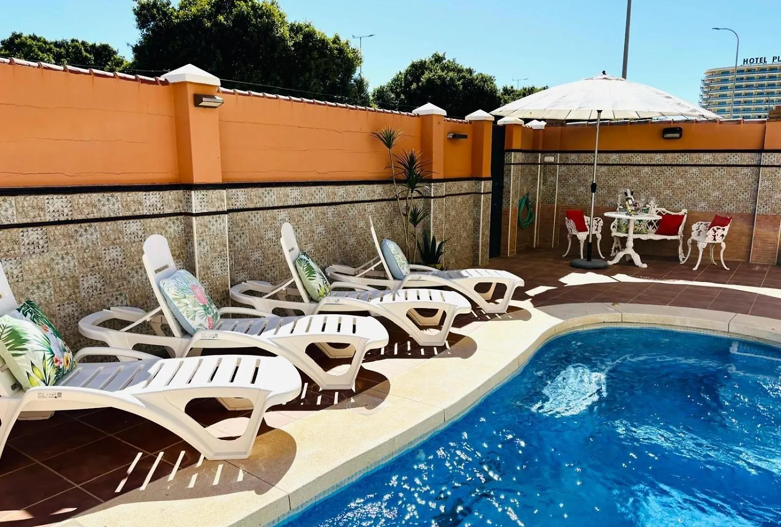 Villa Chalet Con Piscina Privada En Primera Linea De Playa Torremolinos