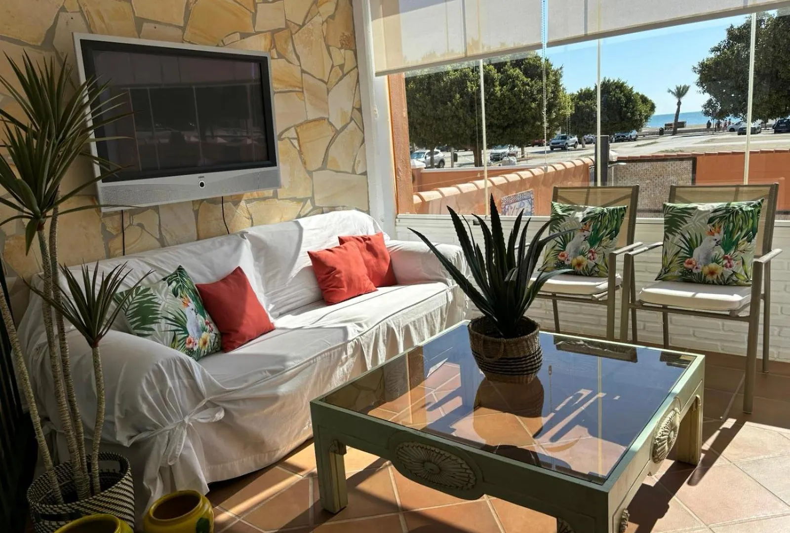 Chalet Con Piscina Privada En Primera Linea De Playa Torremolinos