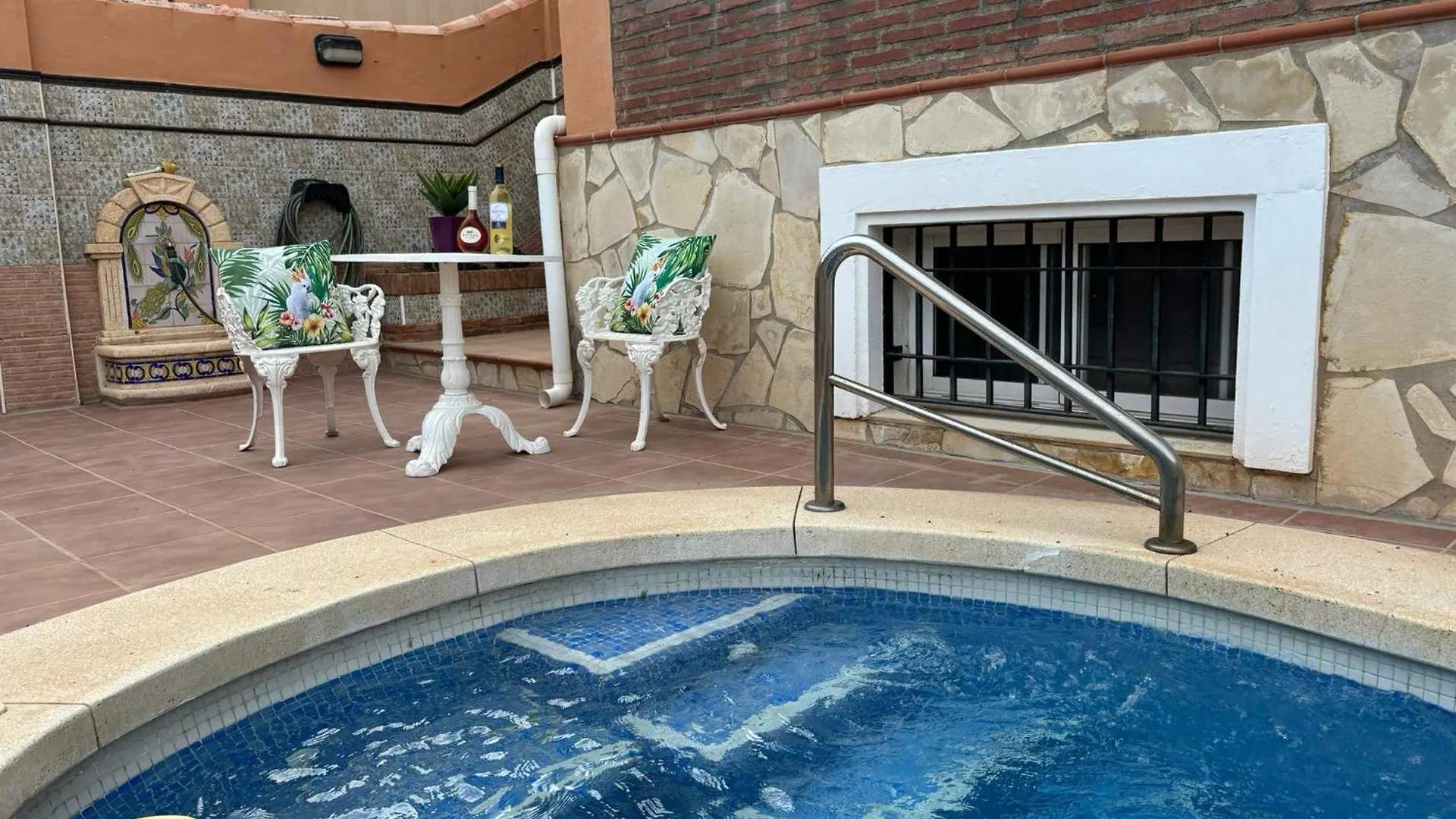 Chalet Con Piscina Privada En Primera Linea De Playa Torremolinos