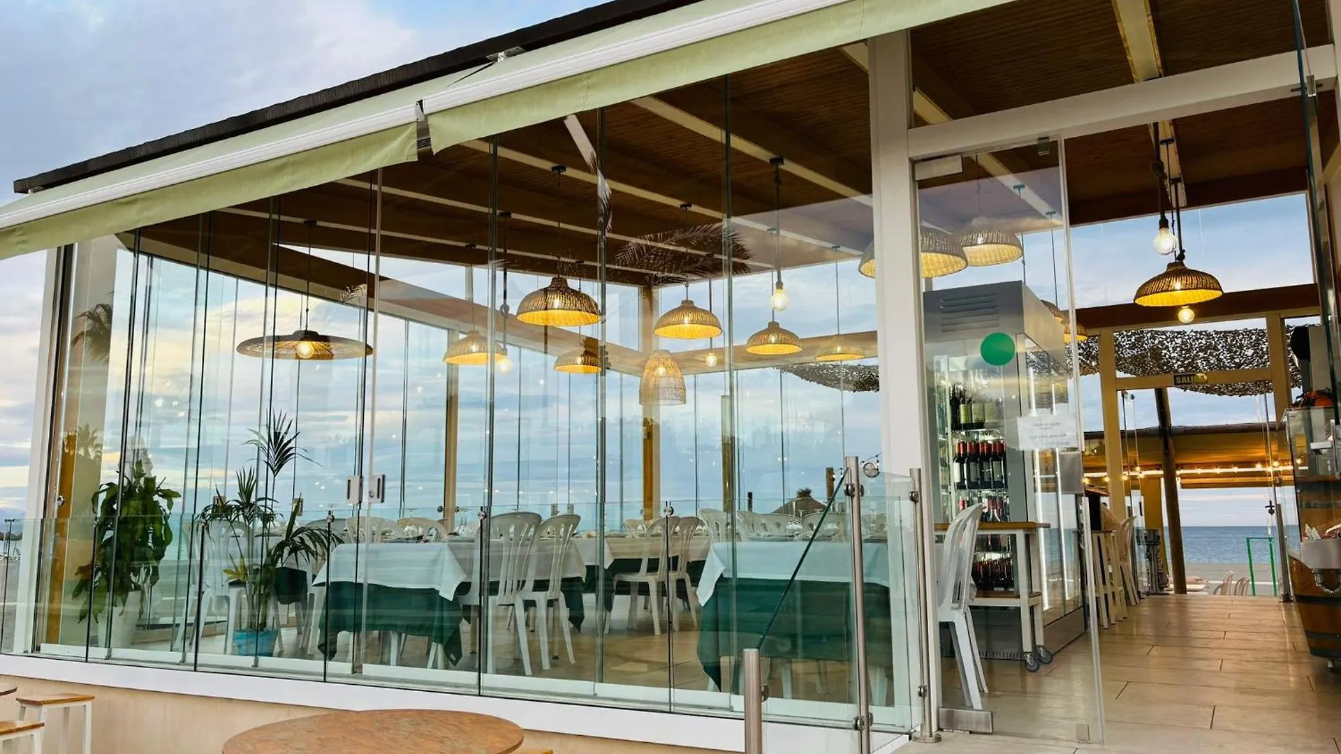 Chalet Con Piscina Privada En Primera Linea De Playa Torremolinos Villa
